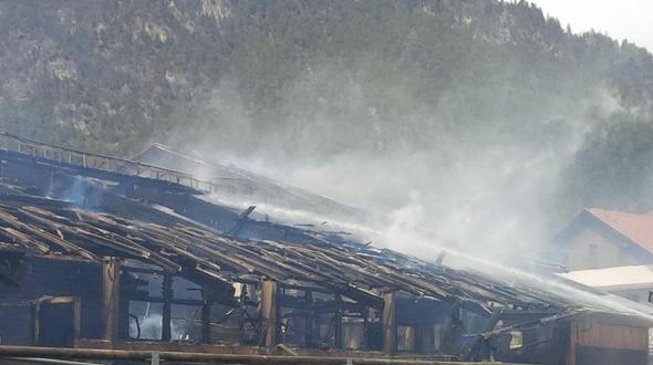 Ein Stadel hat Feuer gefangen. Foto: mf